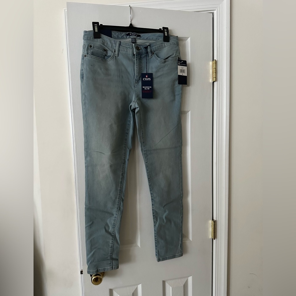NWT Chaps Slimming Fit Madden Slim Leg Jeans Size 6R LIGHT BLUE